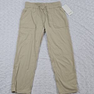 Lululemon Beyond the Studio Crop Khaki Tan Trench yoga athleisure Women's Size 8